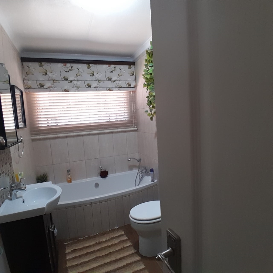 3 Bedroom Property for Sale in Safari Gardens North West